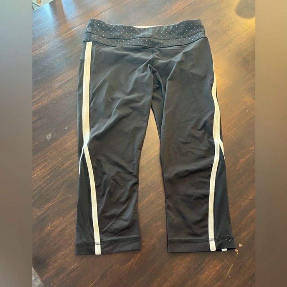 🖤 Lululemon Cropped Leggings / Capri Pants | Black with White Stripe 🖤